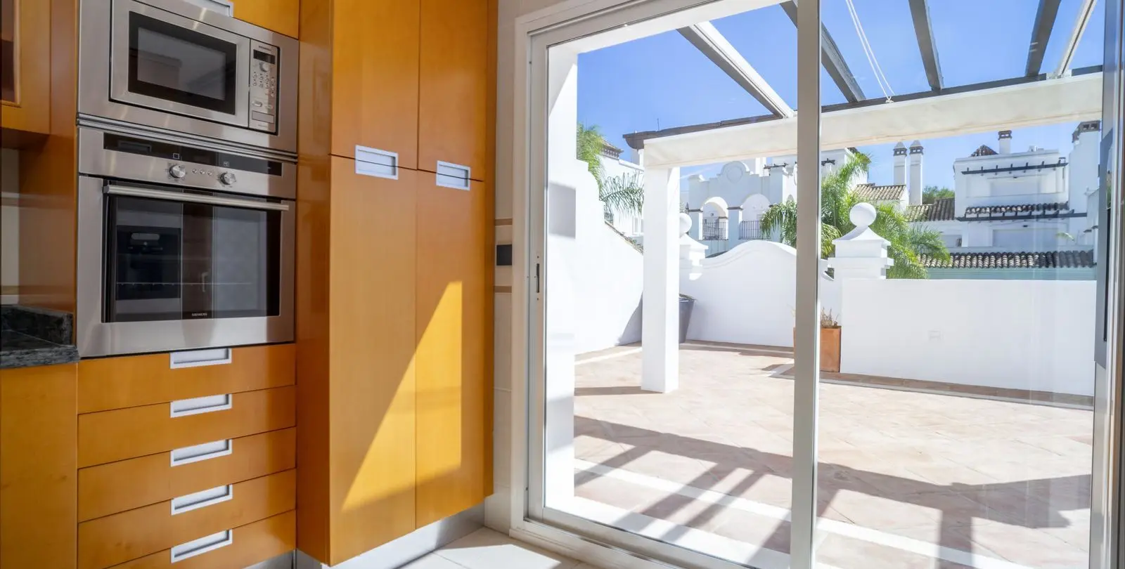 Продажа двухуровневого пентхауса в Marbella 13