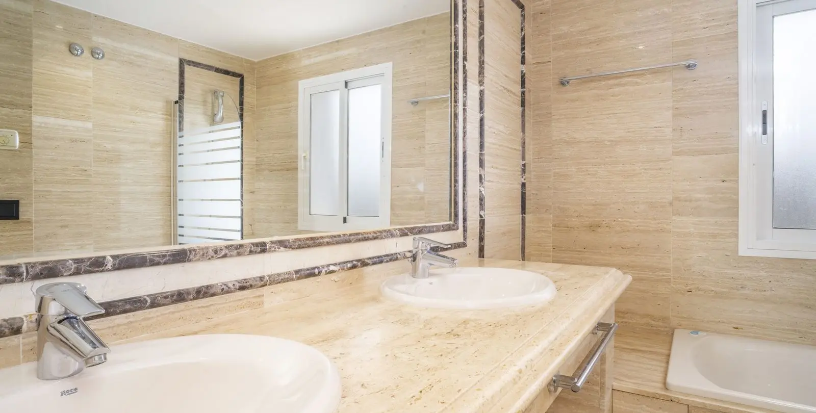 Продажа двухуровневого пентхауса в Marbella 32