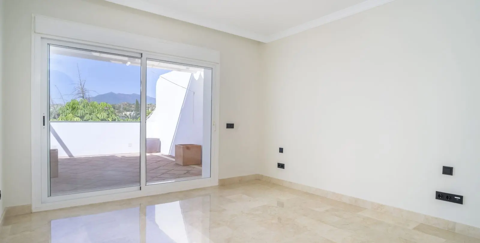Продажа двухуровневого пентхауса в Marbella 46