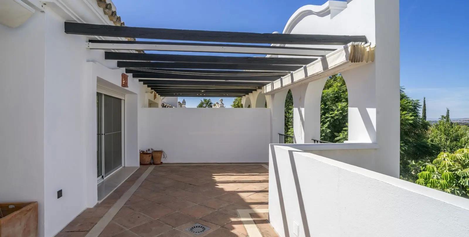 Продажа двухуровневого пентхауса в Marbella 54