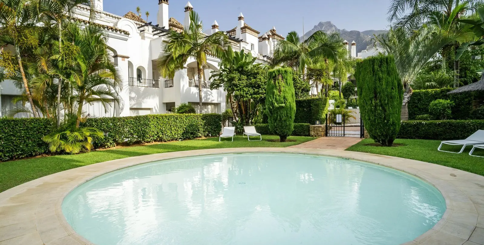 Продажа двухуровневого пентхауса в Marbella 69