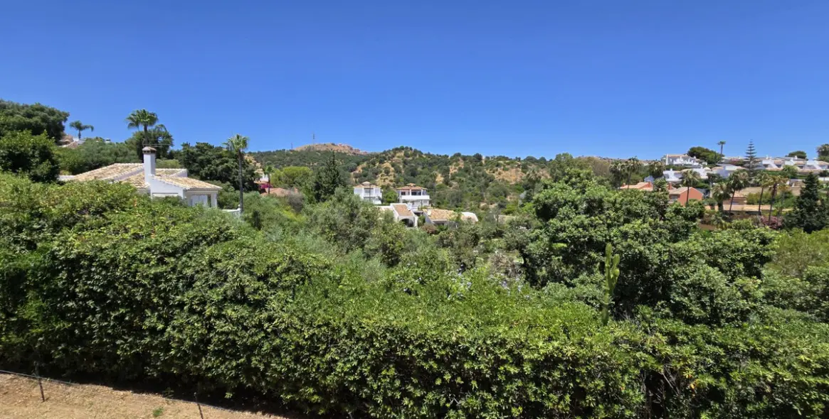 Продажа  отдельно стоящей виллы в Calahonda 1