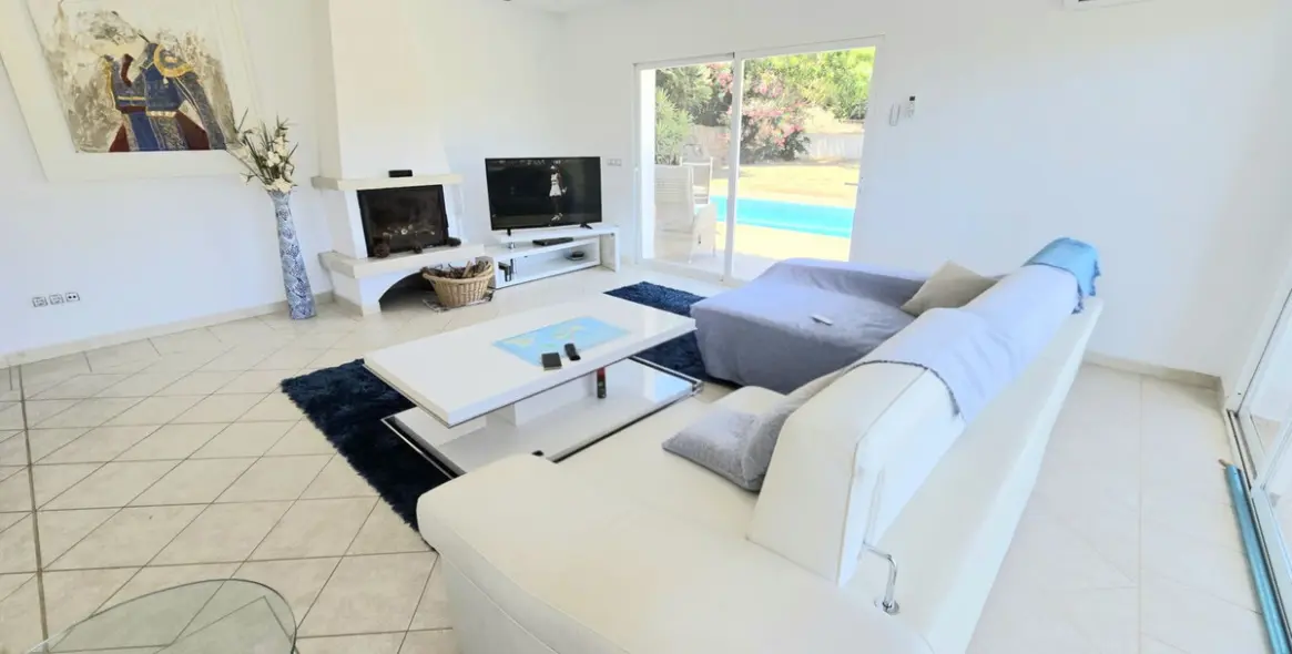 Продажа  отдельно стоящей виллы в Calahonda 5