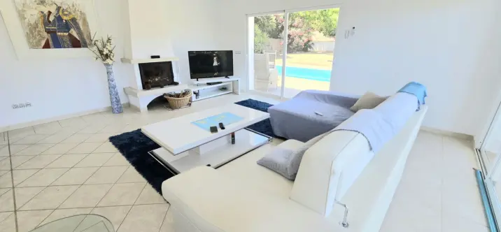 Sale of detached villa in Calahonda 4