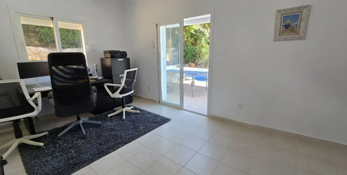 Продажа  отдельно стоящей виллы в Calahonda 12