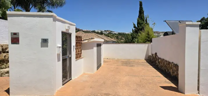 Venta de villa independiente en Calahonda 3