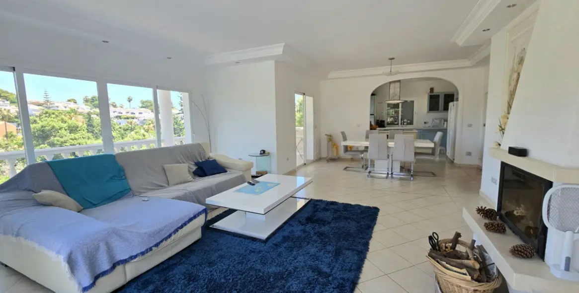 Продажа  отдельно стоящей виллы в Calahonda 7