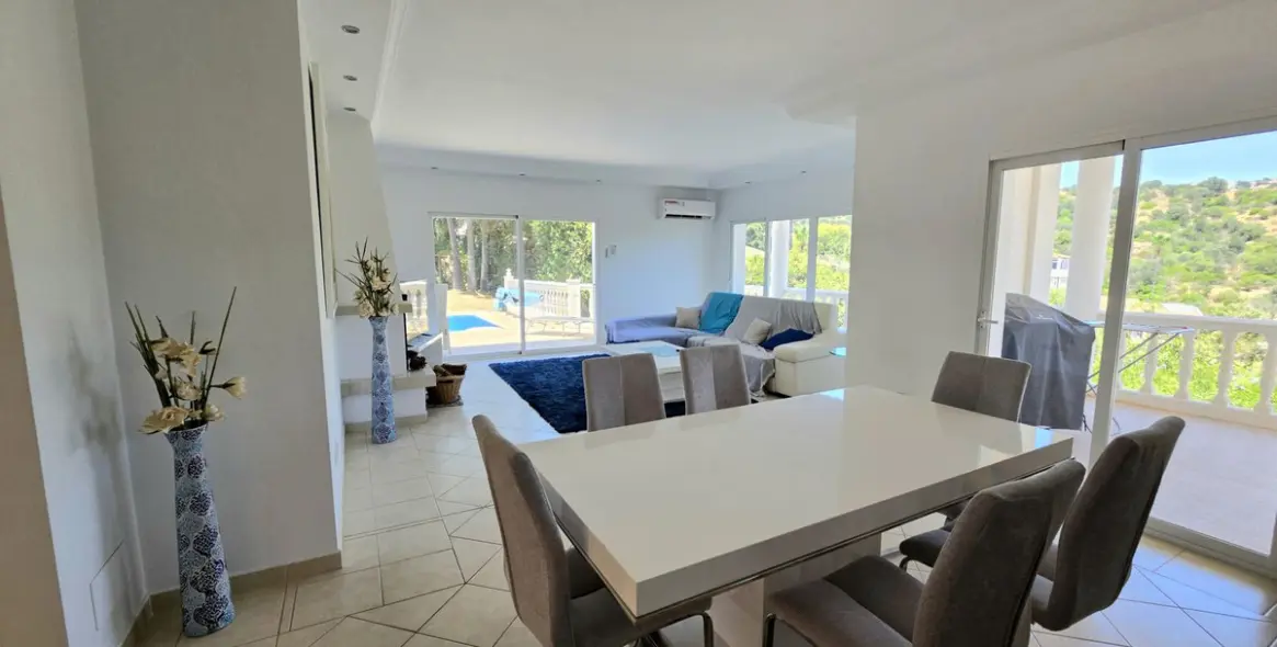 Продажа  отдельно стоящей виллы в Calahonda 8