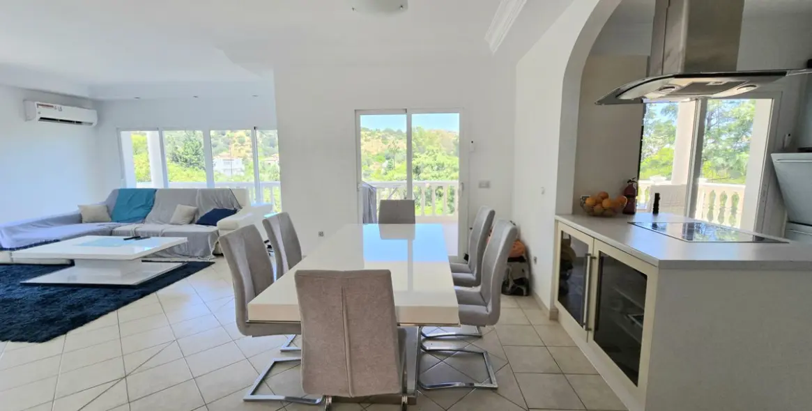 Продажа  отдельно стоящей виллы в Calahonda 9