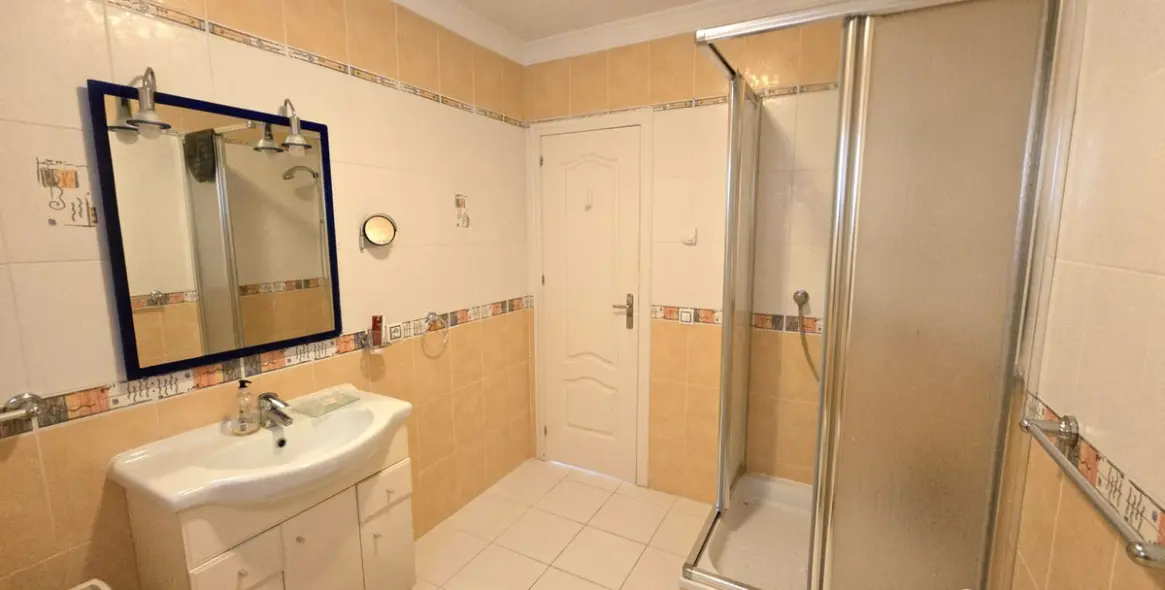 Продажа  отдельно стоящей виллы в Calahonda 24