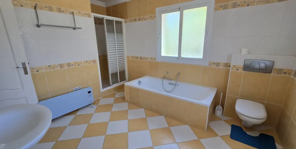 Продажа  отдельно стоящей виллы в Calahonda 25