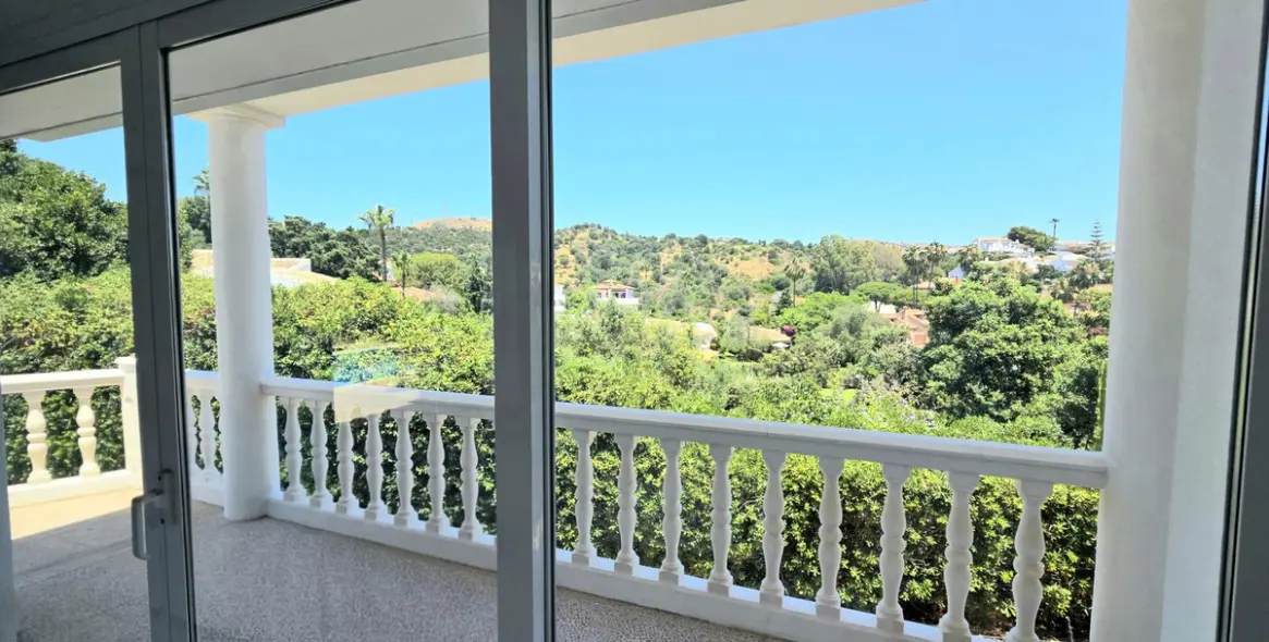 Продажа  отдельно стоящей виллы в Calahonda 26