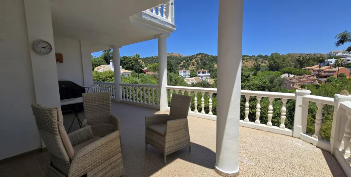 Продажа  отдельно стоящей виллы в Calahonda 27