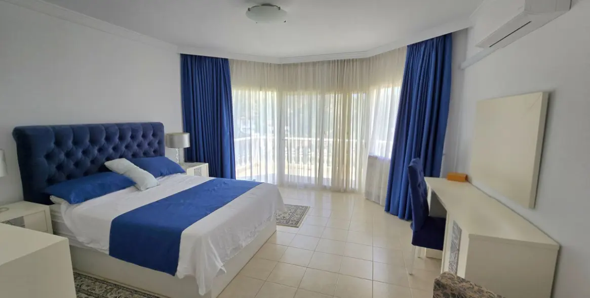 Продажа  отдельно стоящей виллы в Calahonda 28