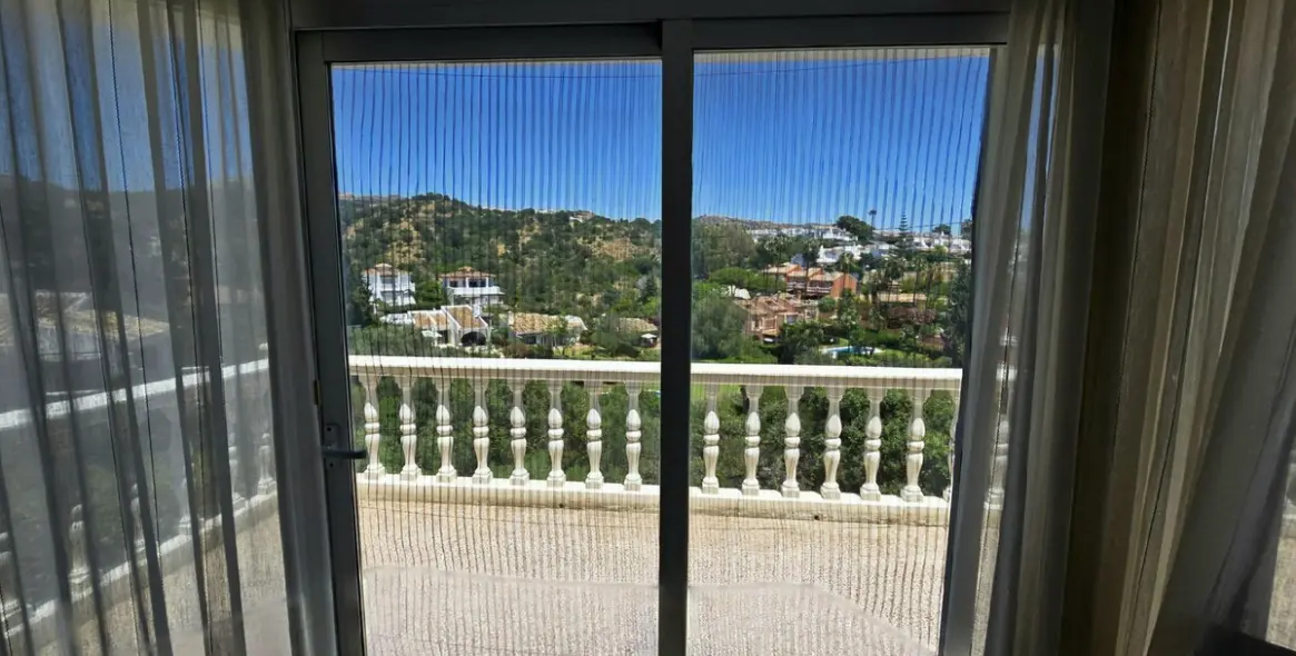 Продажа  отдельно стоящей виллы в Calahonda 30