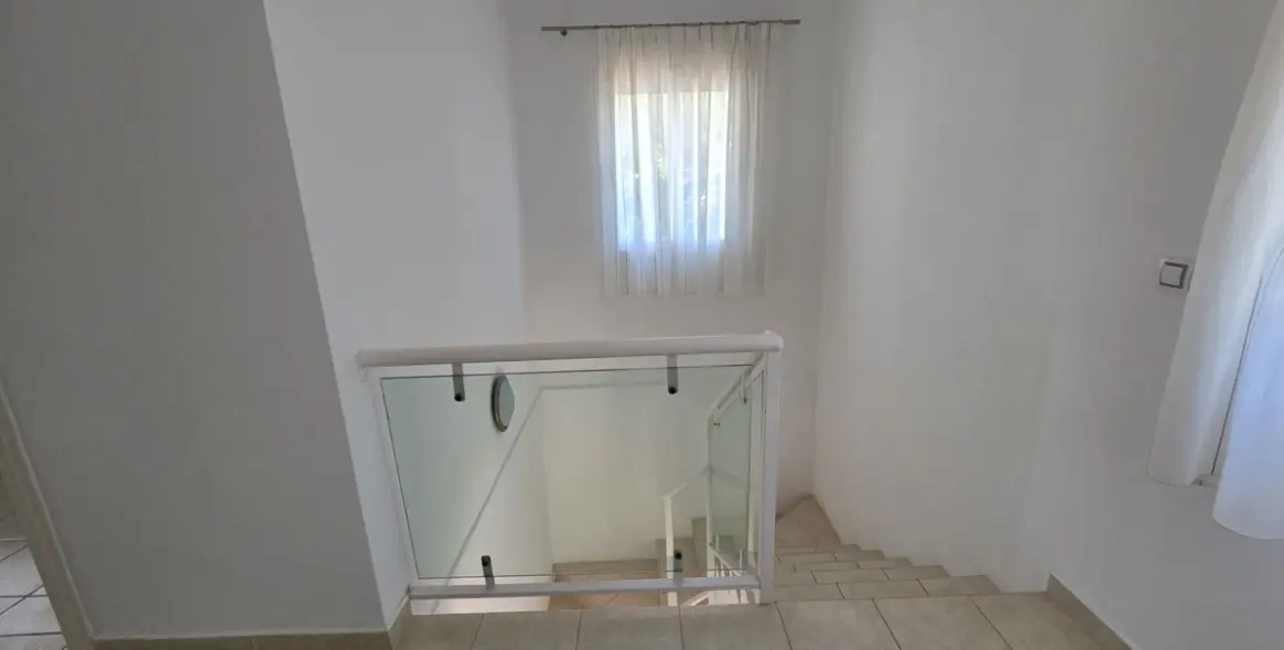 Продажа  отдельно стоящей виллы в Calahonda 37