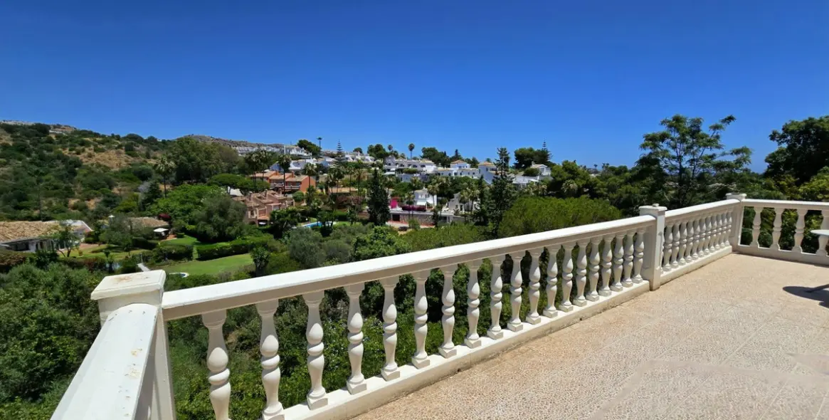 Продажа  отдельно стоящей виллы в Calahonda 38