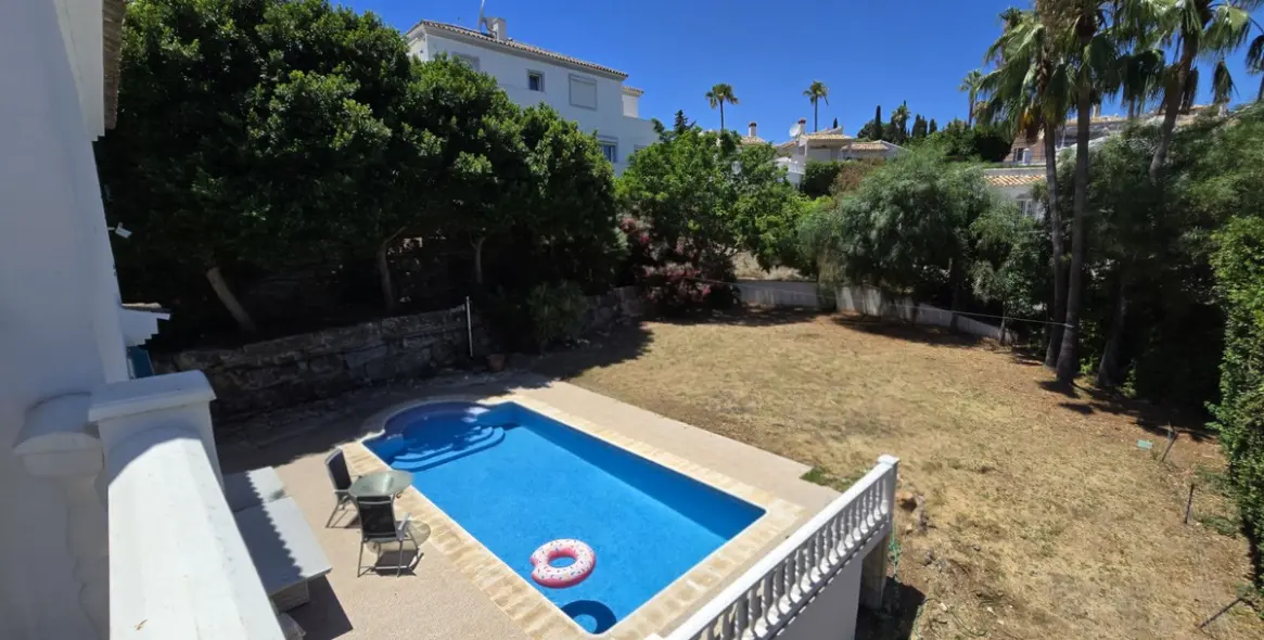 Продажа  отдельно стоящей виллы в Calahonda 39