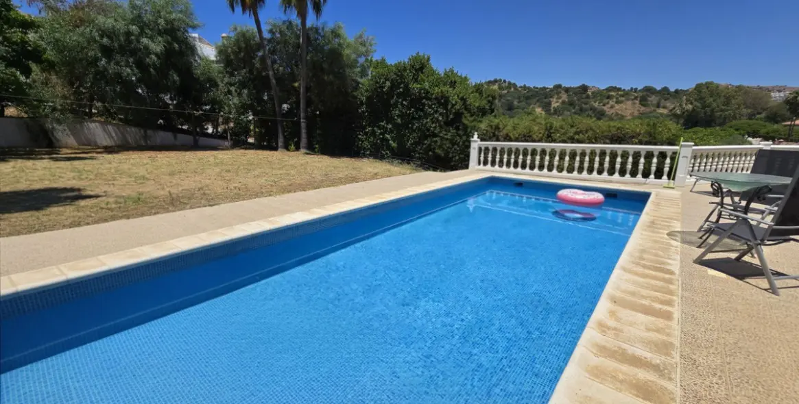 Продажа  отдельно стоящей виллы в Calahonda 40