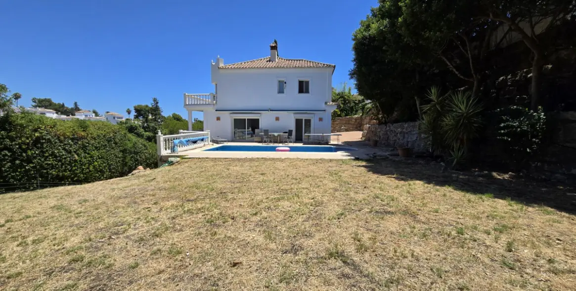 Продажа  отдельно стоящей виллы в Calahonda 41