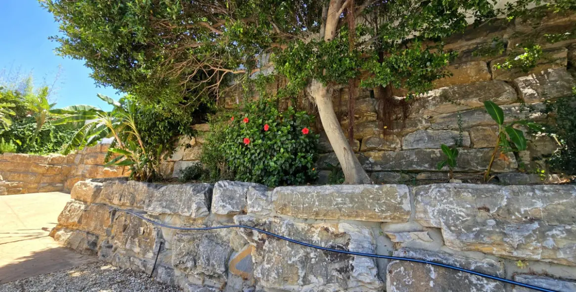 Продажа  отдельно стоящей виллы в Calahonda 43