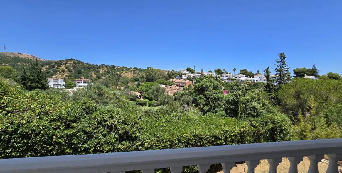 Продажа  отдельно стоящей виллы в Calahonda 44