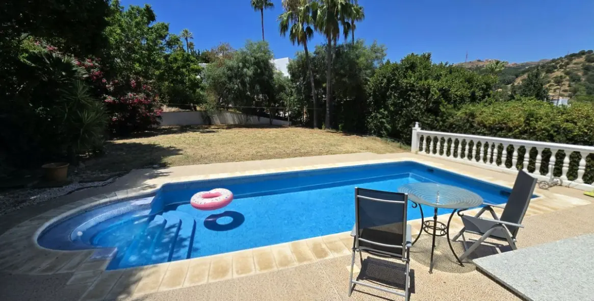 Продажа  отдельно стоящей виллы в Calahonda 46