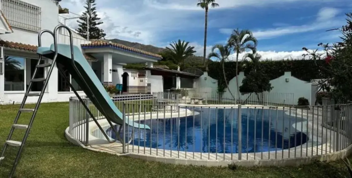 Продажа  отдельно стоящей виллы в Marbella (район Marbella) 1