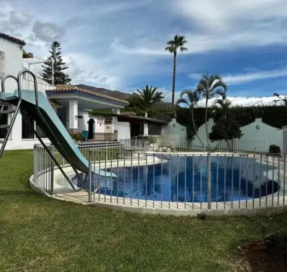 Oтдельно стоящая вилла R4862818