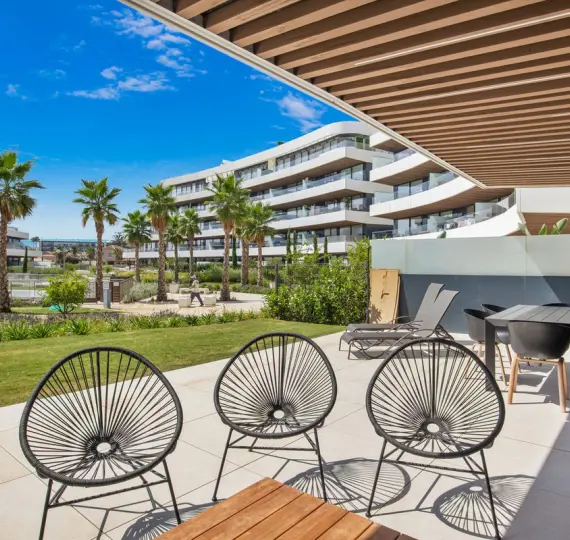 Продажа апартаментов на первом этаже в Torremolinos