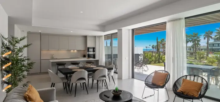 Продажа апартаментов на первом этаже в Torremolinos 2