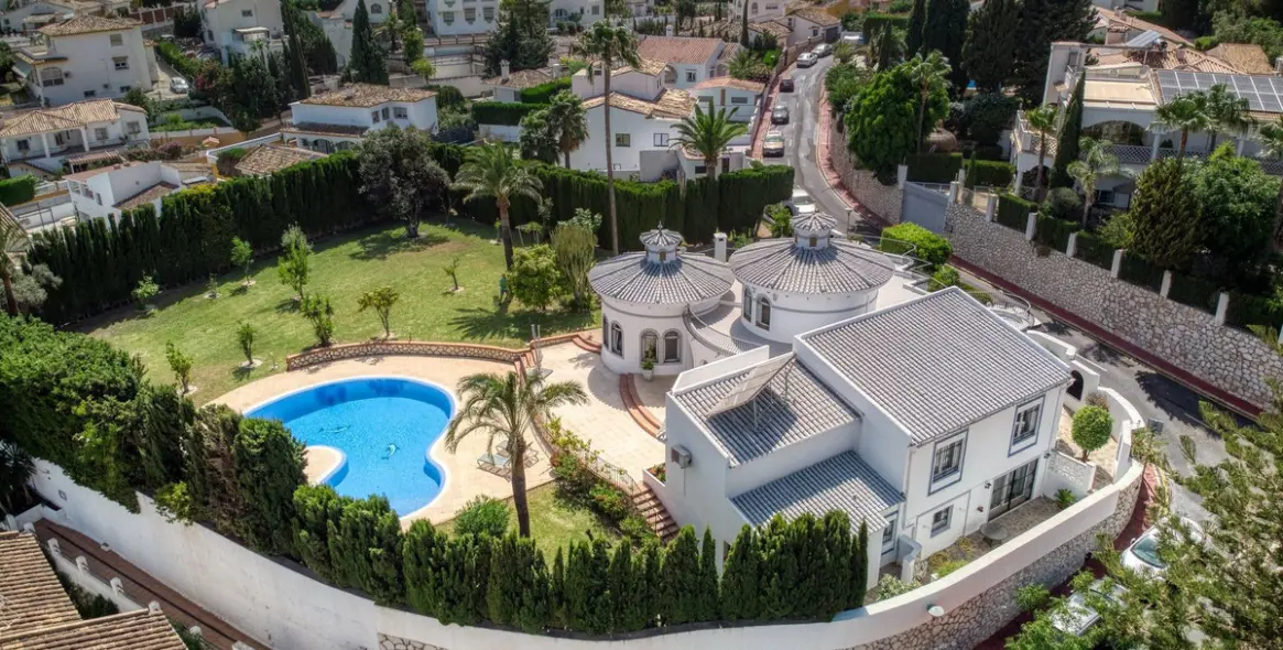 Продажа  отдельно стоящей виллы в Benalmadena 3