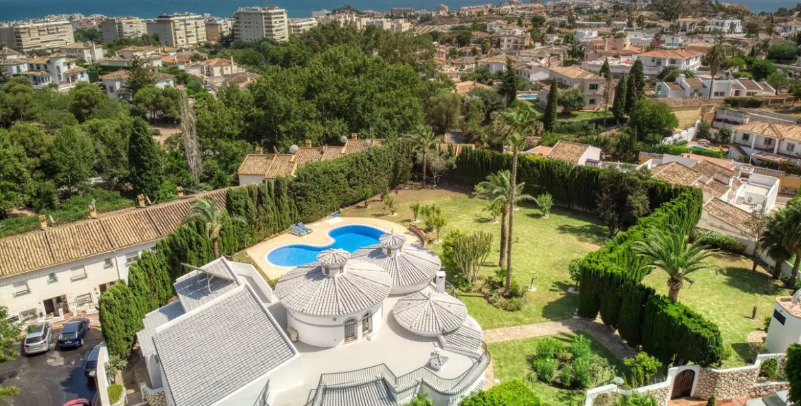 Продажа  отдельно стоящей виллы в Benalmadena 4