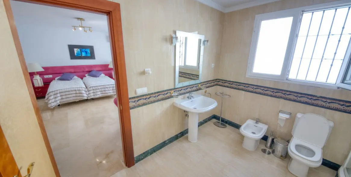 Продажа  отдельно стоящей виллы в Benalmadena 19