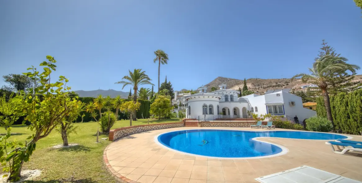 Продажа  отдельно стоящей виллы в Benalmadena 32