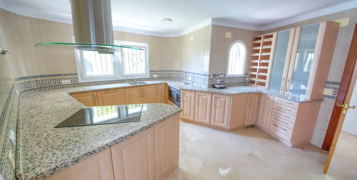 Продажа  отдельно стоящей виллы в Benalmadena 33