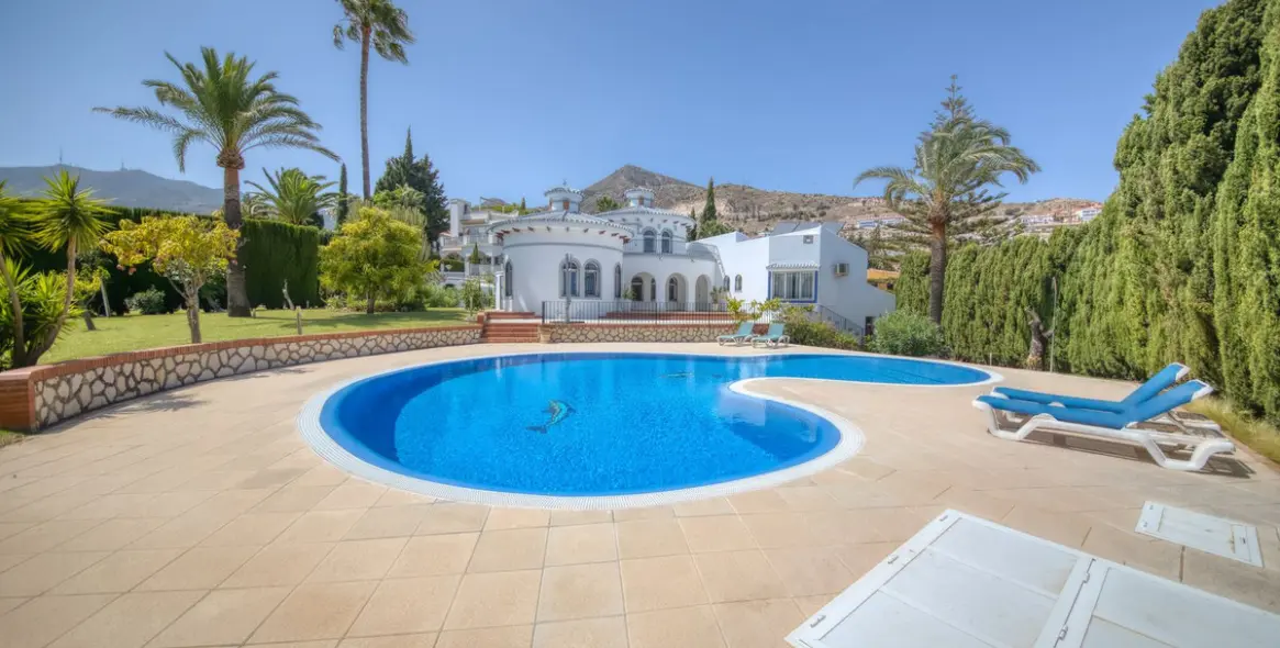 Продажа  отдельно стоящей виллы в Benalmadena 34