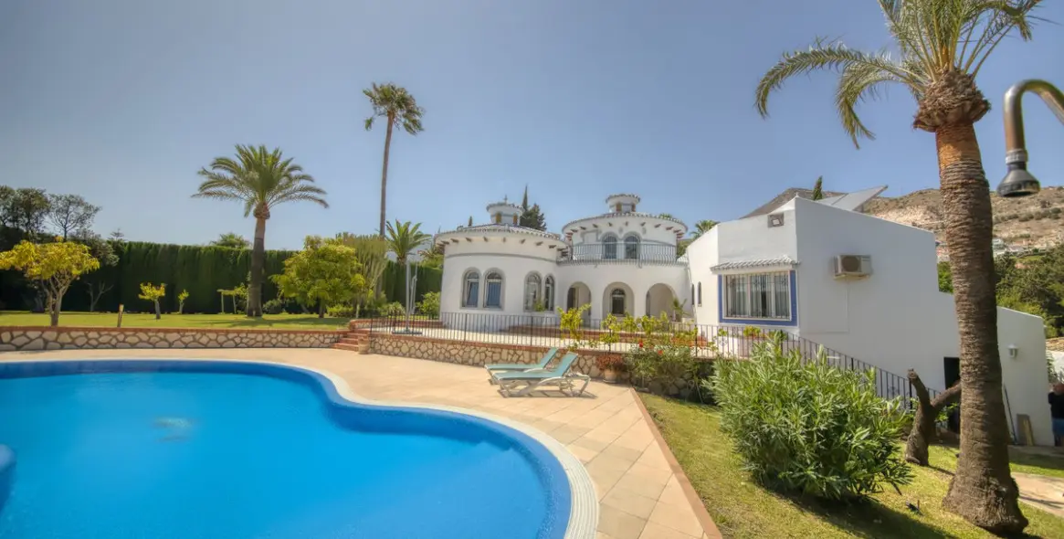 Продажа  отдельно стоящей виллы в Benalmadena 35