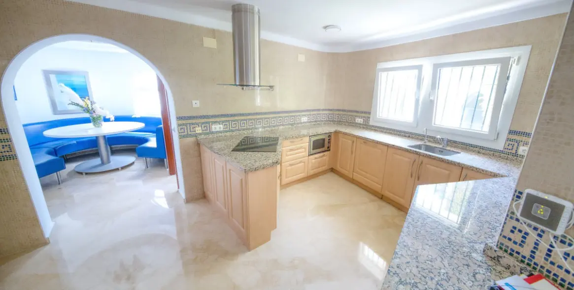 Продажа  отдельно стоящей виллы в Benalmadena 43