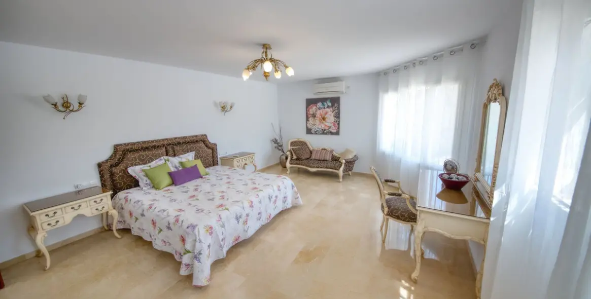 Продажа  отдельно стоящей виллы в Benalmadena 44