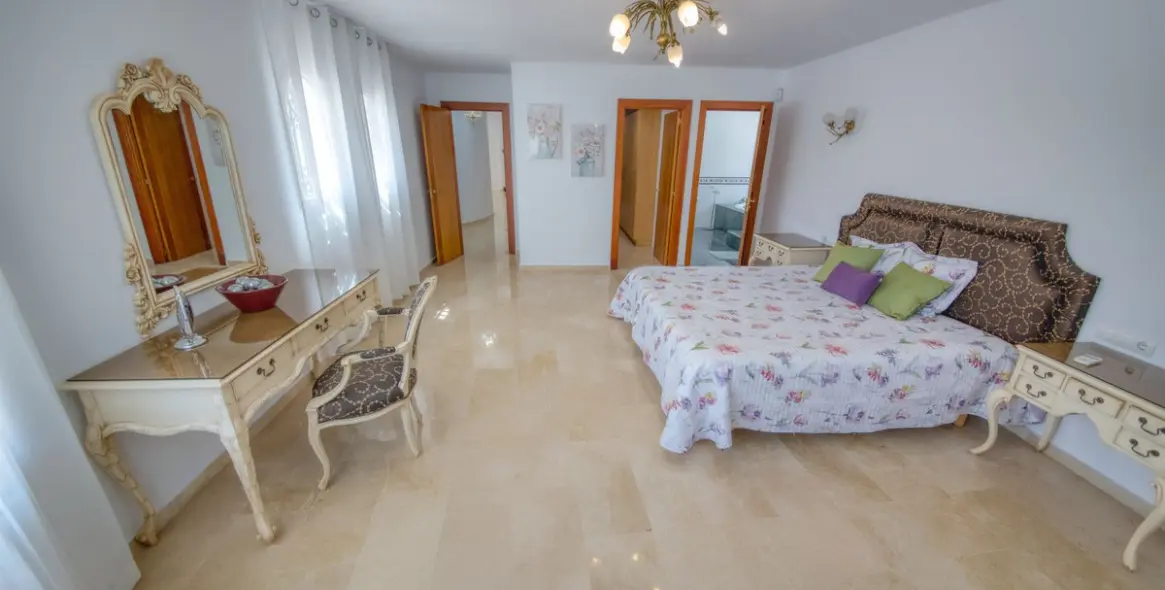 Продажа  отдельно стоящей виллы в Benalmadena 45