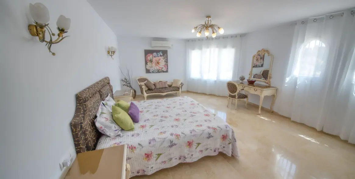 Продажа  отдельно стоящей виллы в Benalmadena 47