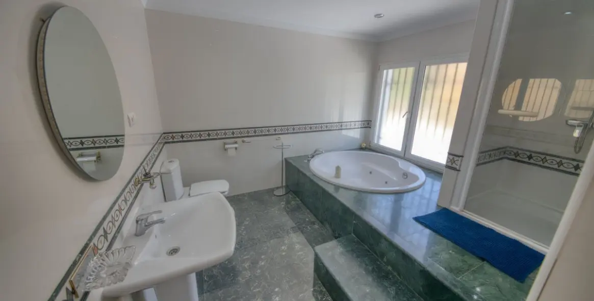 Продажа  отдельно стоящей виллы в Benalmadena 48