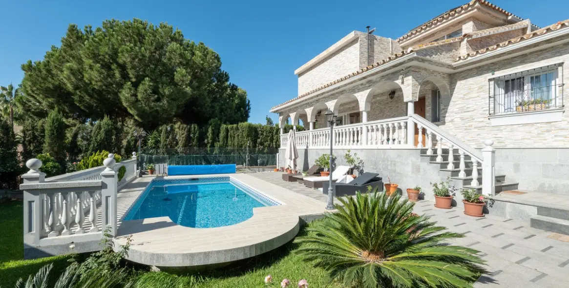 Продажа  отдельно стоящей виллы в Marbella (район Marbella) 1