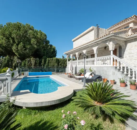 Oтдельно стоящая вилла R4849699