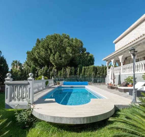 Oтдельно стоящая вилла R4849699