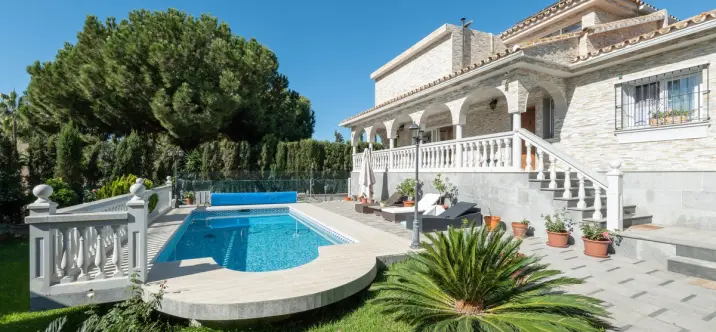 Venta de villa independiente en Marbella 0