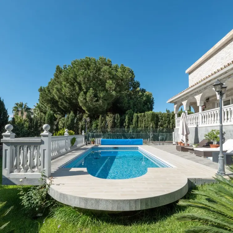 Продажа  отдельно стоящей виллы в Marbella