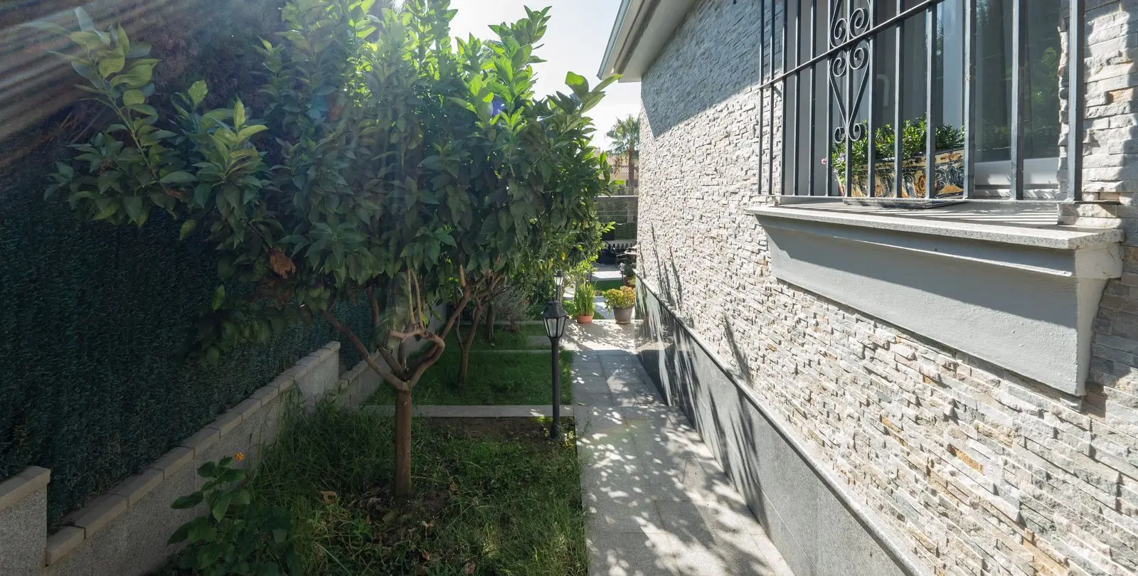 Sale of detached villa in Marbella 13
