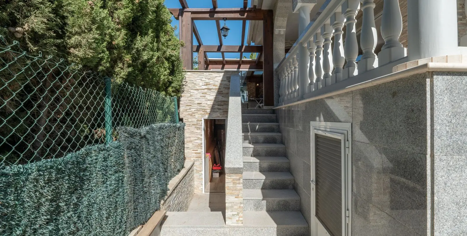 Sale of detached villa in Marbella 43